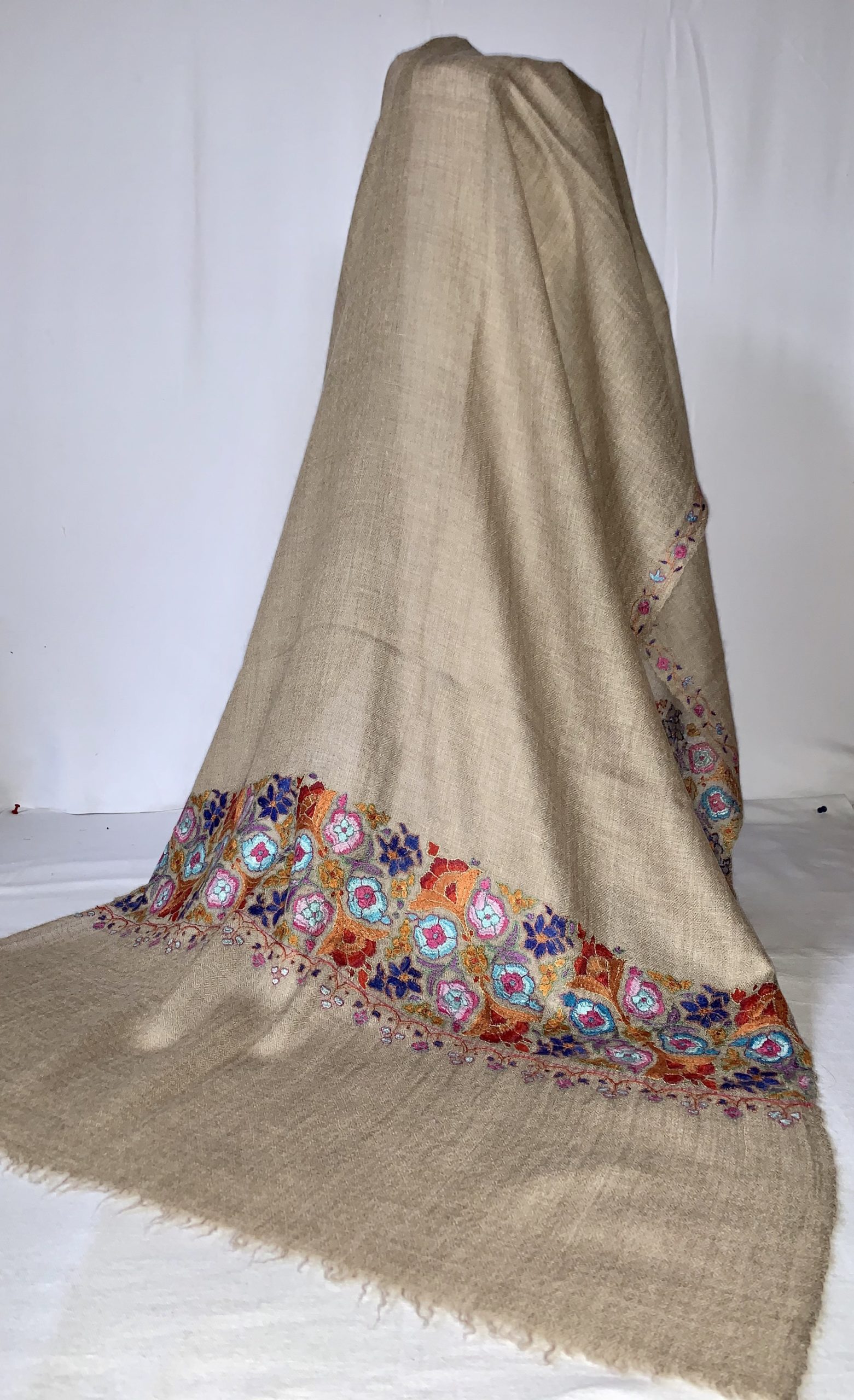 embroidered Pashmina shawl handmade in Kashmir